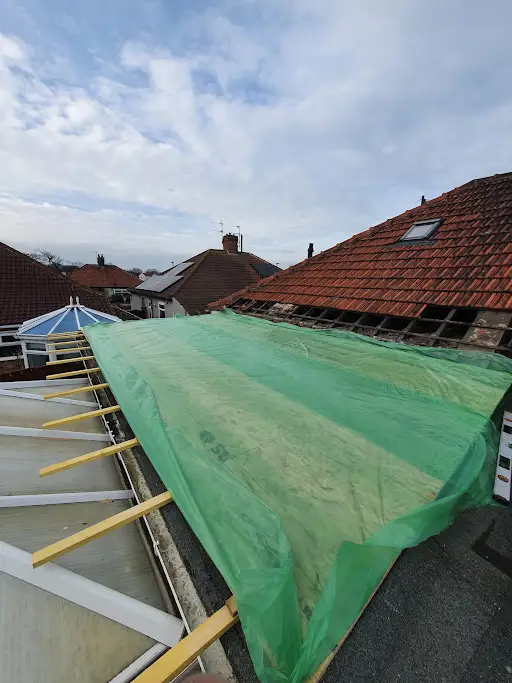 Vapour control layer laid over the deck